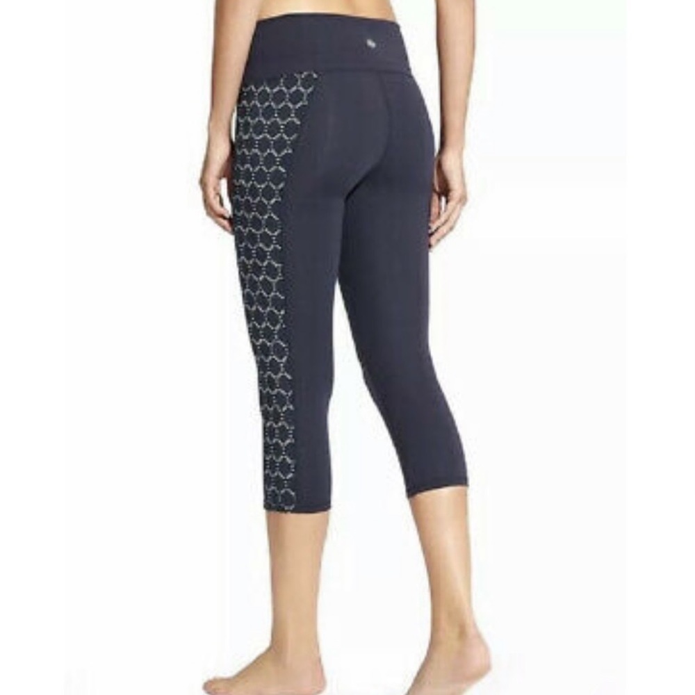 ATHLETA Eyelit Chaturanga Capri Legging Crop Black Dot White XS Yoga Gym